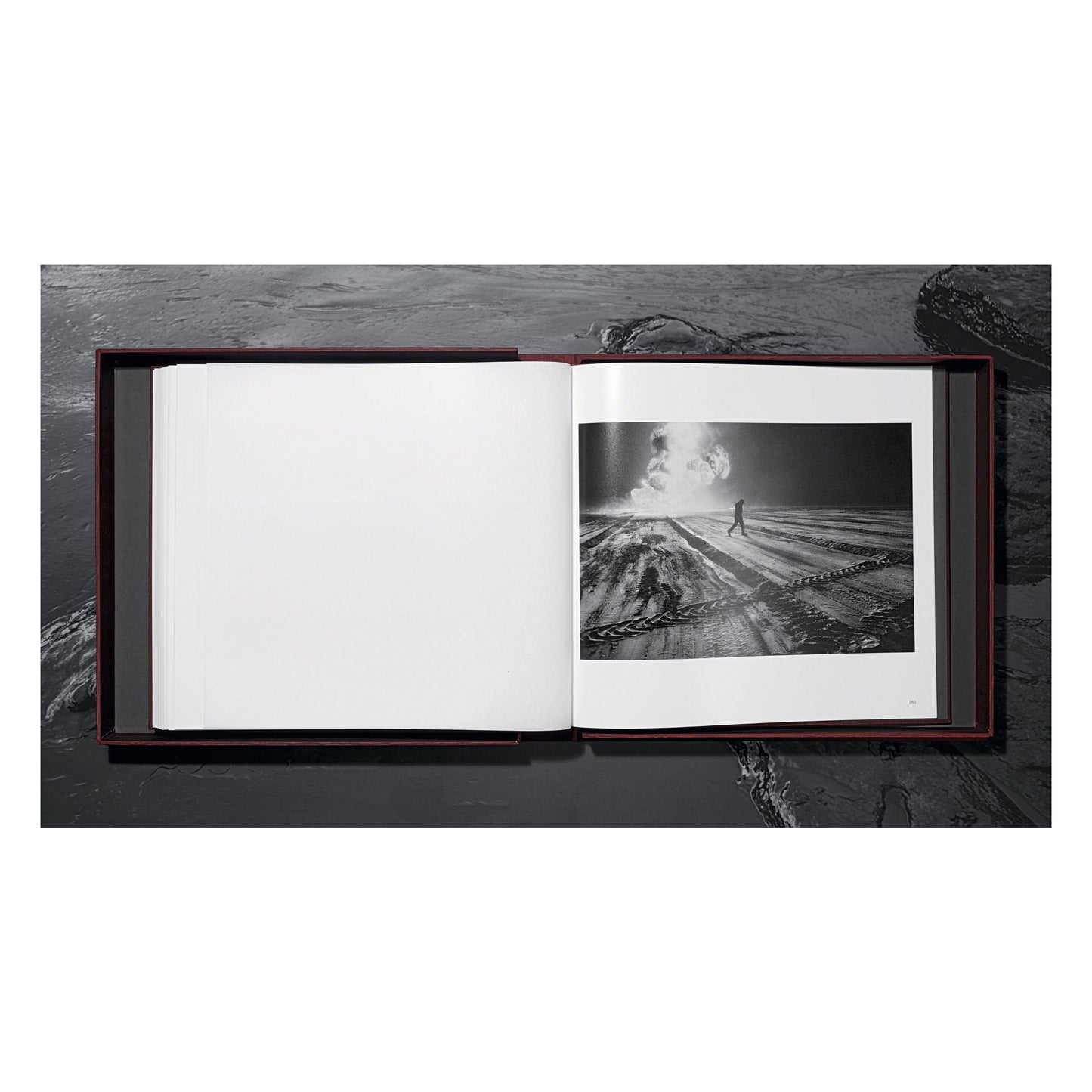 Sebastião Salgado. Kuwait. A Desert on Fire (English)