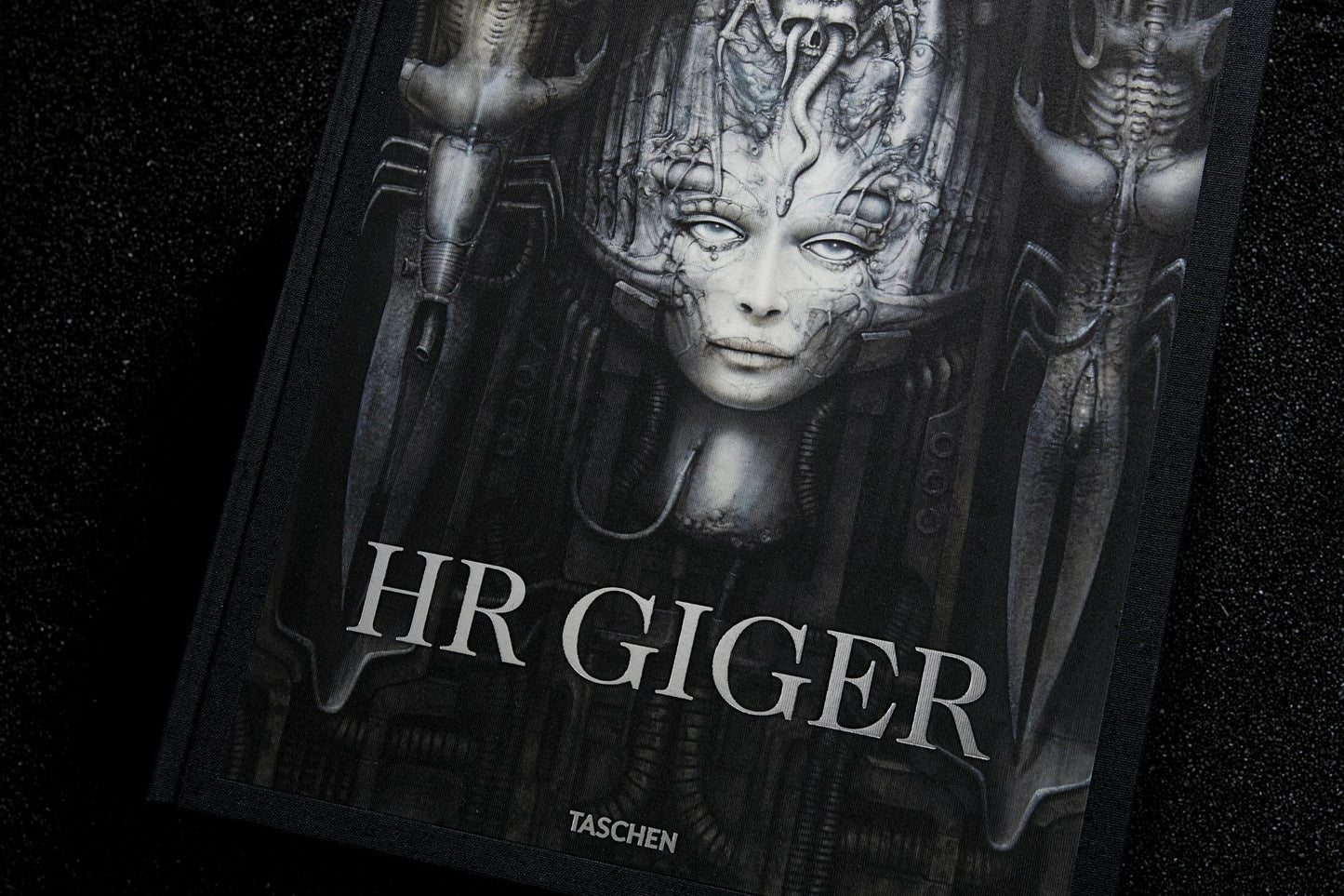 HR Giger (German, French, English)