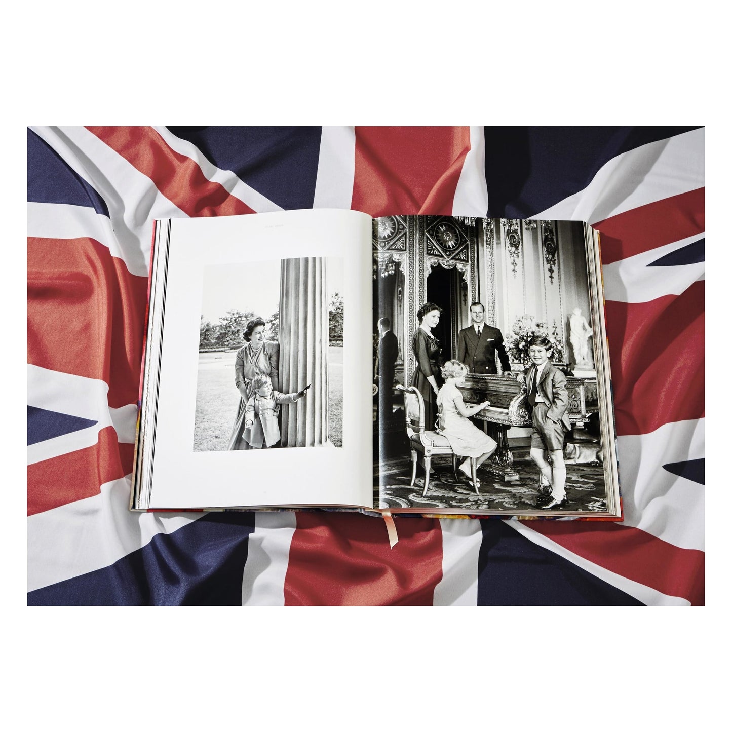 Her Majesty. Vivienne Westwood Edition No. 1–500. Harry Benson ‘Royal Greeting’ (German, French, English)