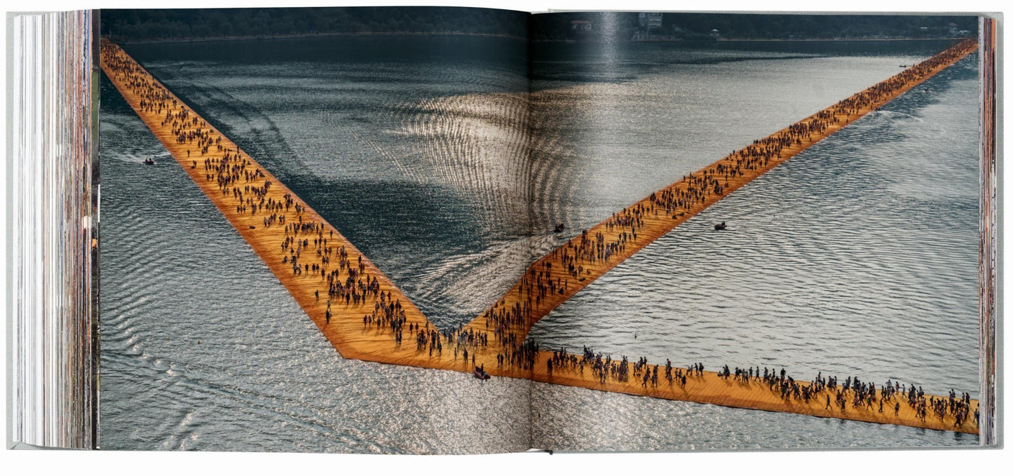 Christo and Jeanne-Claude. The Floating Piers (English, Italian)