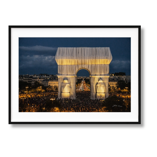 Christo and Jeanne-Claude. L'Arc de Triomphe, Wrapped, by Night. Art Edition No. 251-500 (German, French, English)