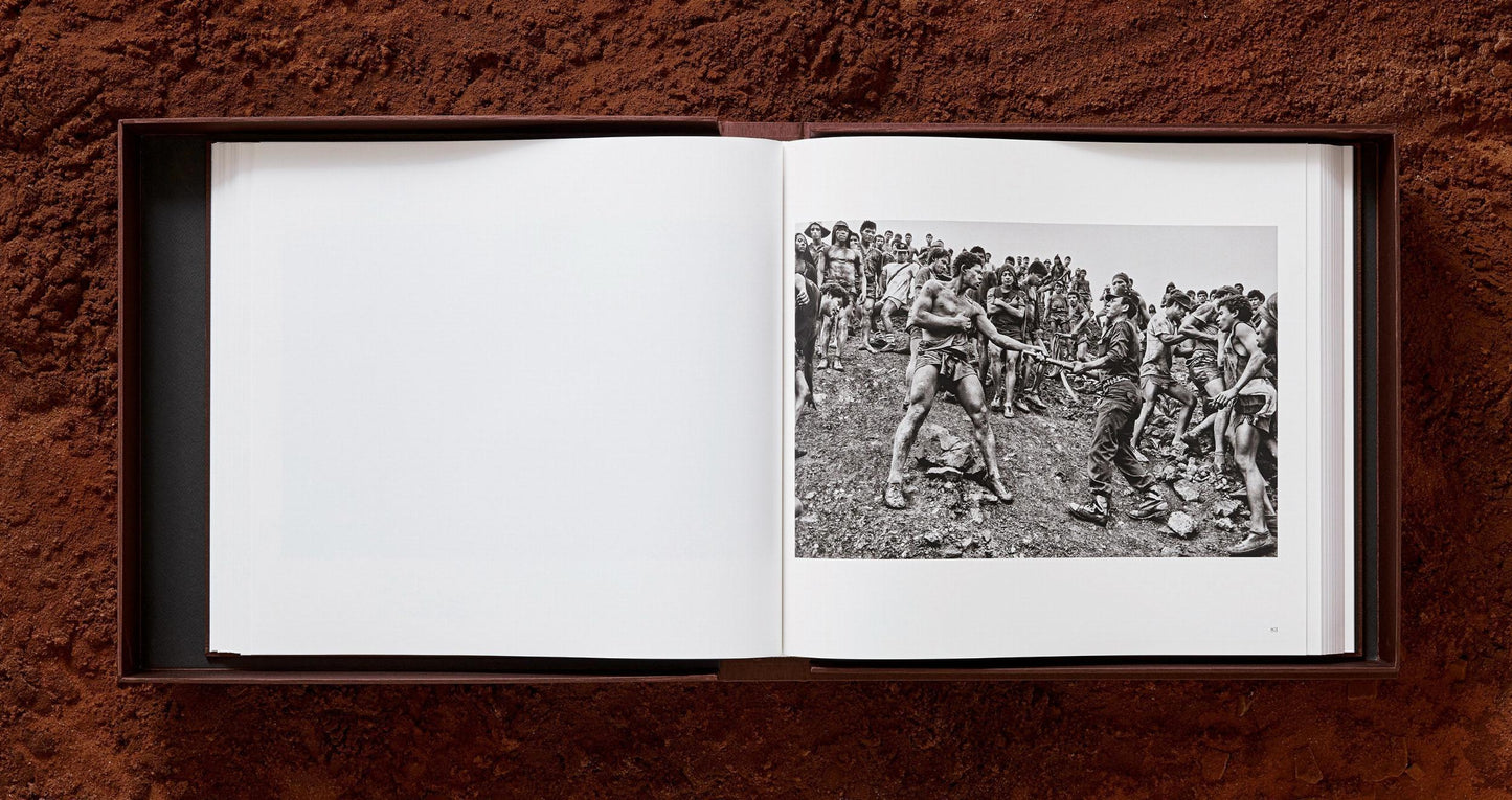 Sebastião Salgado. Gold, Art Edition, Brasil 1986 (English) (AP)