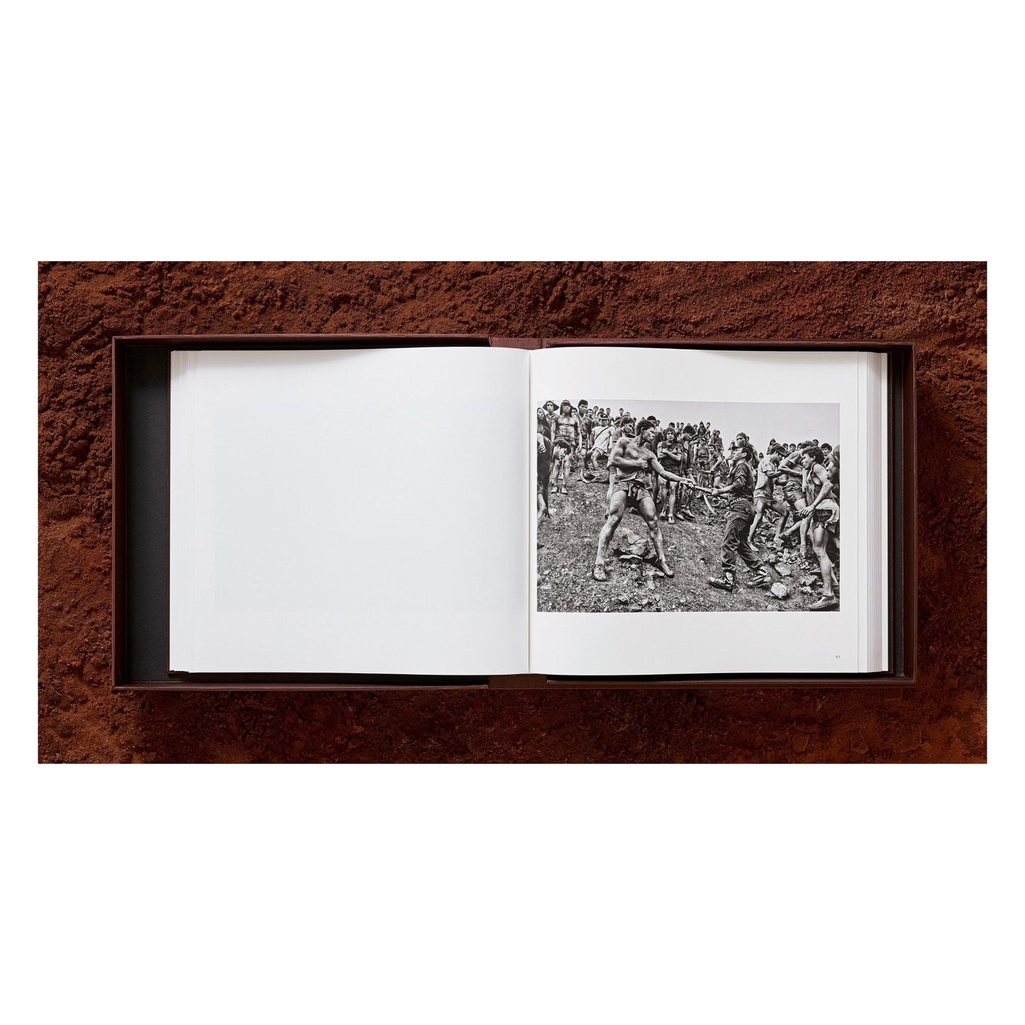 Sebastião Salgado. Gold, Art Edition, Brasil 1986 (English) (SA)