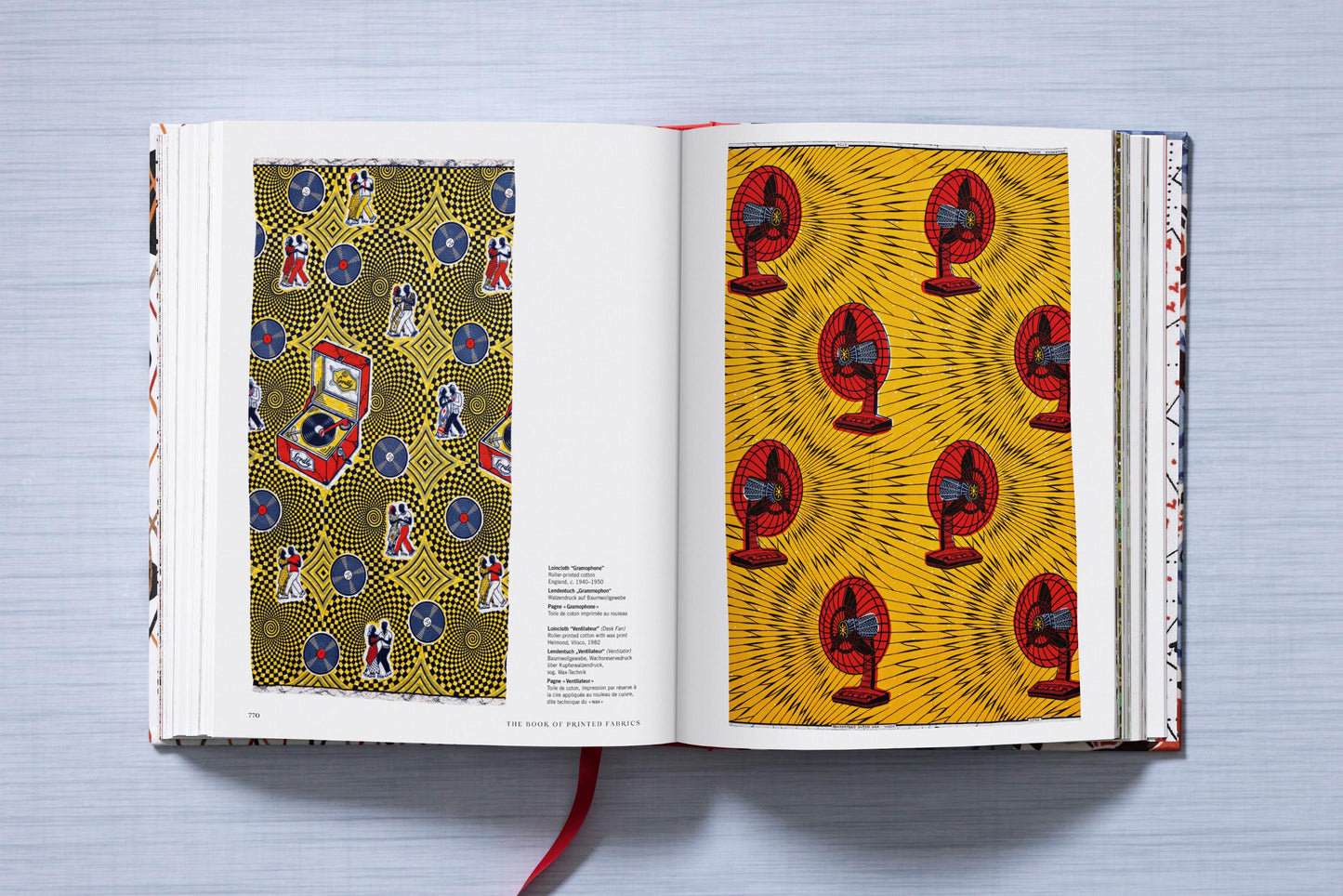 The Book of Printed Fabrics. From the 16th century until today (German, French, English)