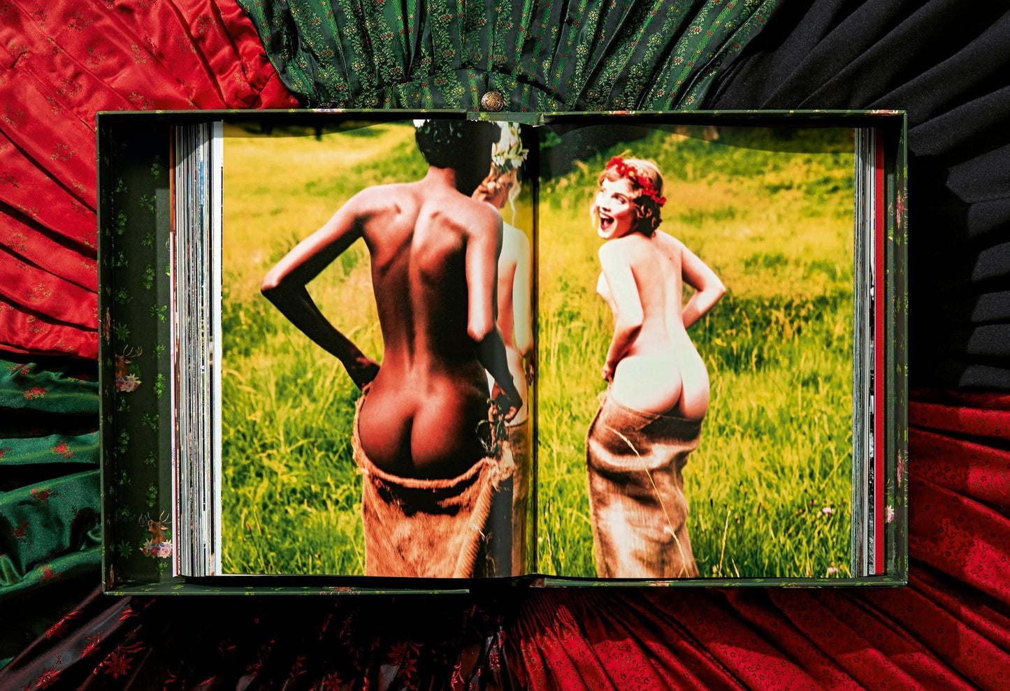 Ellen von Unwerth. Heimat. Art Edition No. 201–300 ‘Spy Device’ (German, French, English)