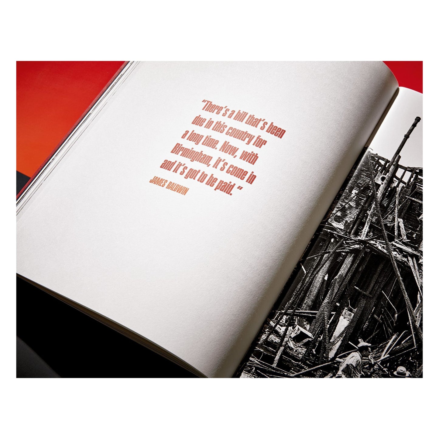 James Baldwin. The Fire Next Time. Photographs by Steve Schapiro (English)