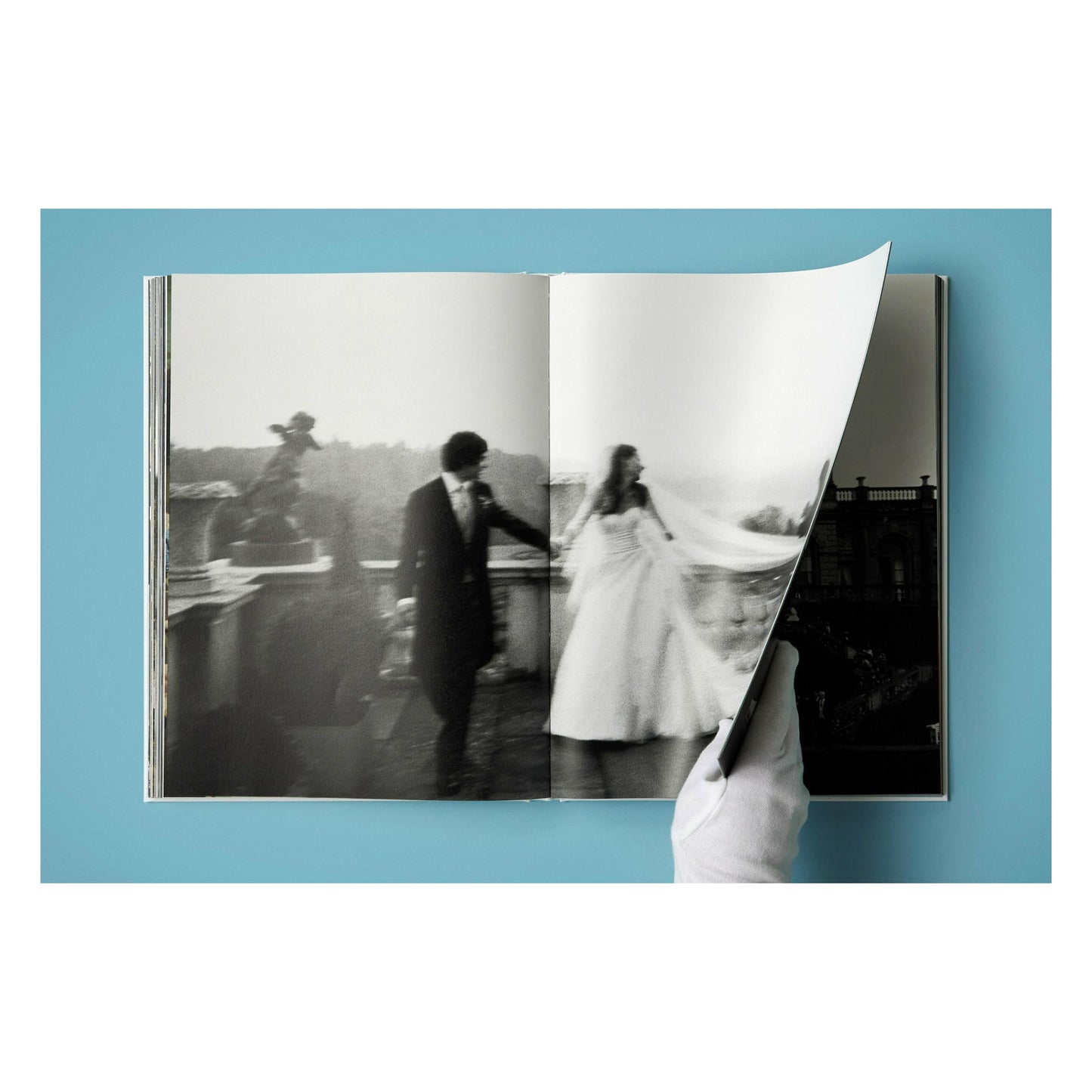 Mario Testino. I Love You, Art Edition No. 1-100 (German, French, English) (AP)