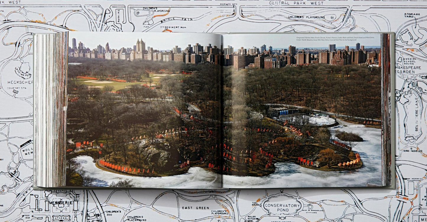 Christo and Jeanne-Claude. The Gates (English) (AP)