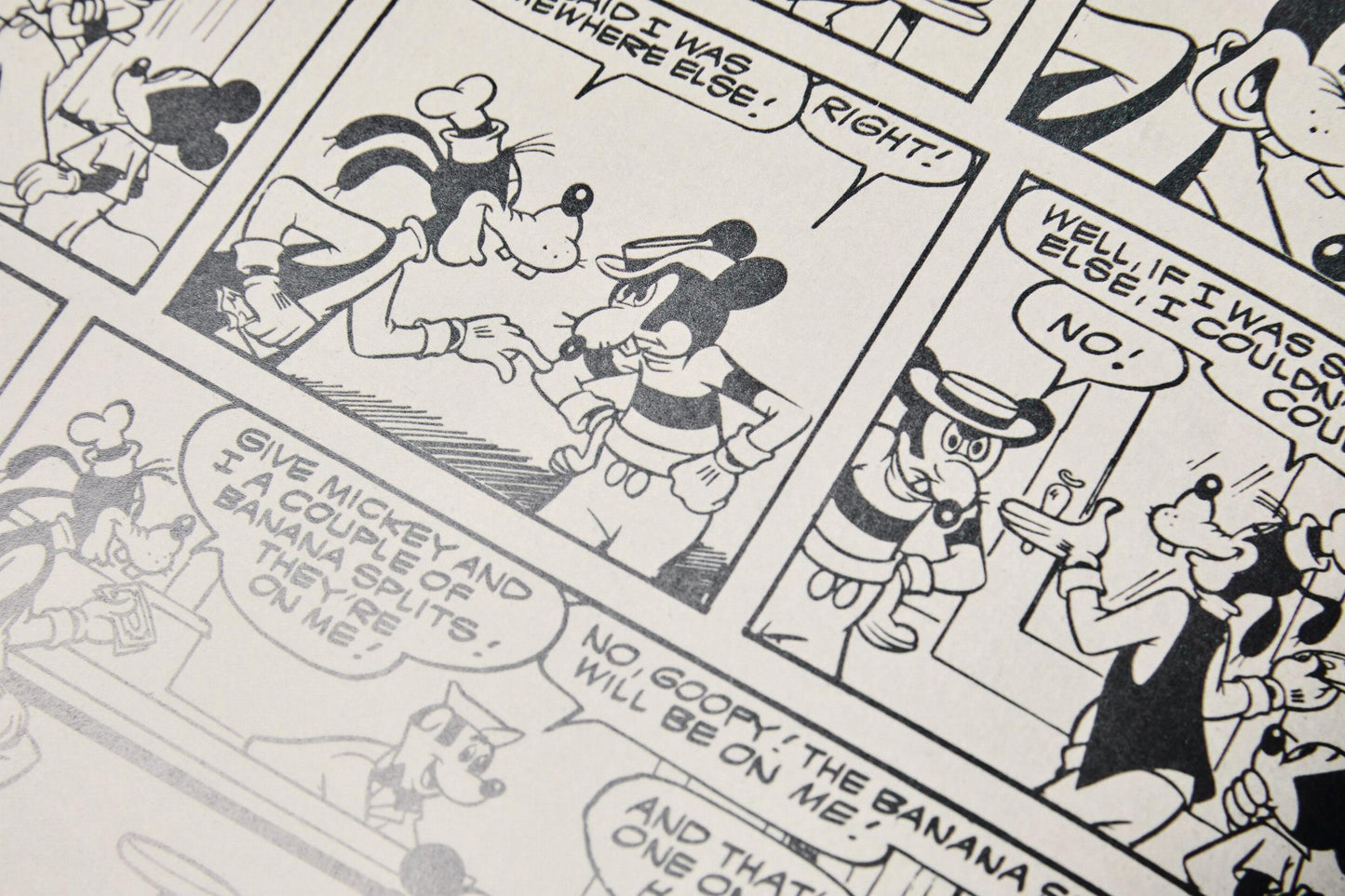 Walt Disney's Mickey Mouse. Toute l'histoire (French)