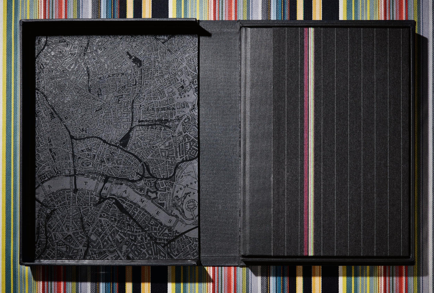 London. Portrait of a City, Paul Smith Edition No. 1–500 ‘Piccadilly Circus’ (German, French, English)