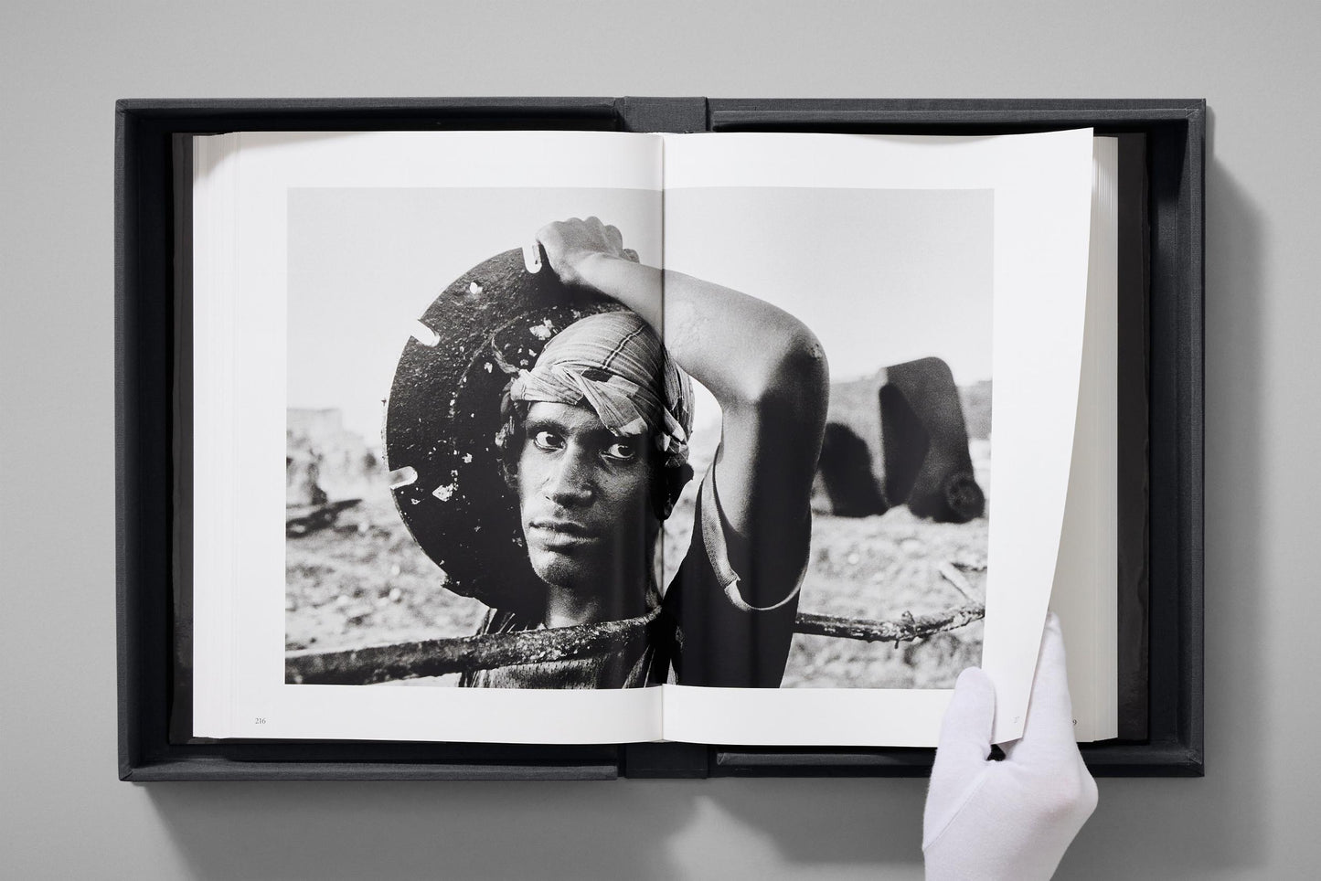 Sebastião Salgado. Workers. Art Edition No. 1–100 ‘Fishermen, Trapani, Italy, 1991’ (English) (AP)