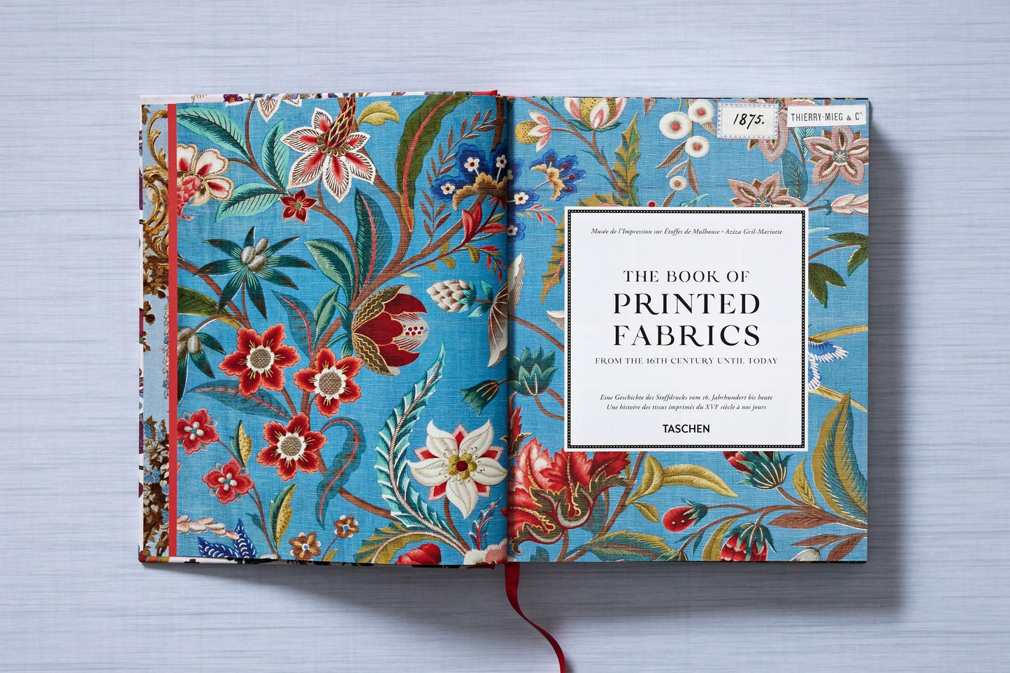 The Book of Printed Fabrics. From the 16th century until today (German, French, English)