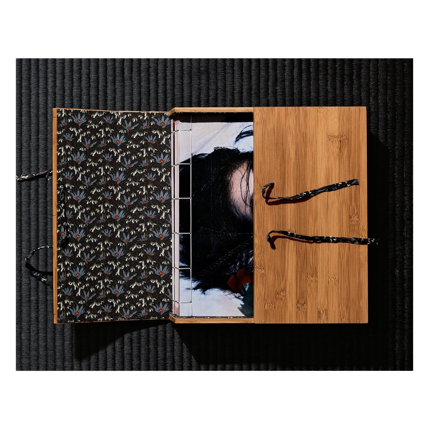 Nobuyoshi Araki. Bondage (German, French, English) (SA)