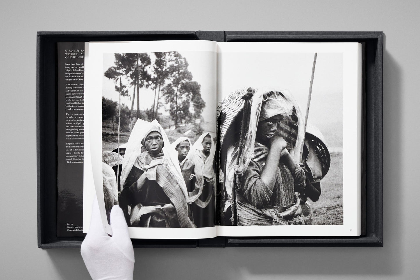 Sebastião Salgado. Workers. Art Edition No. 1–100 ‘Fishermen, Trapani, Italy, 1991’ (English) (SA)