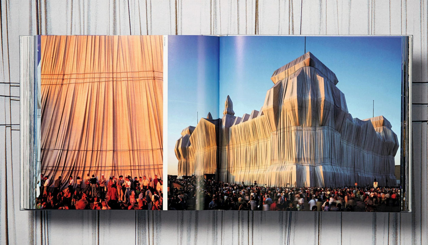 Christo and Jeanne-Claude. Wrapped Reichstag. Berlin 1971–1995 (German, French, English)