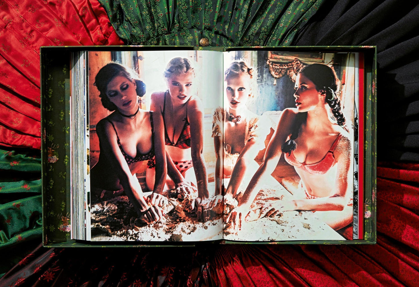 Ellen von Unwerth. Heimat. Art Edition No. 1–100 ‘Tête-à-tête’ (German, French, English)