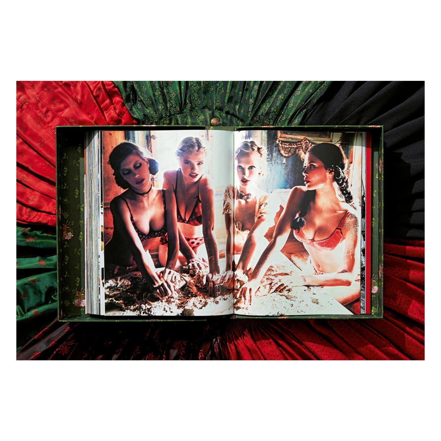 Ellen von Unwerth. Heimat. Art Edition No. 101–200 ‘The Cooks’ (German, French, English)