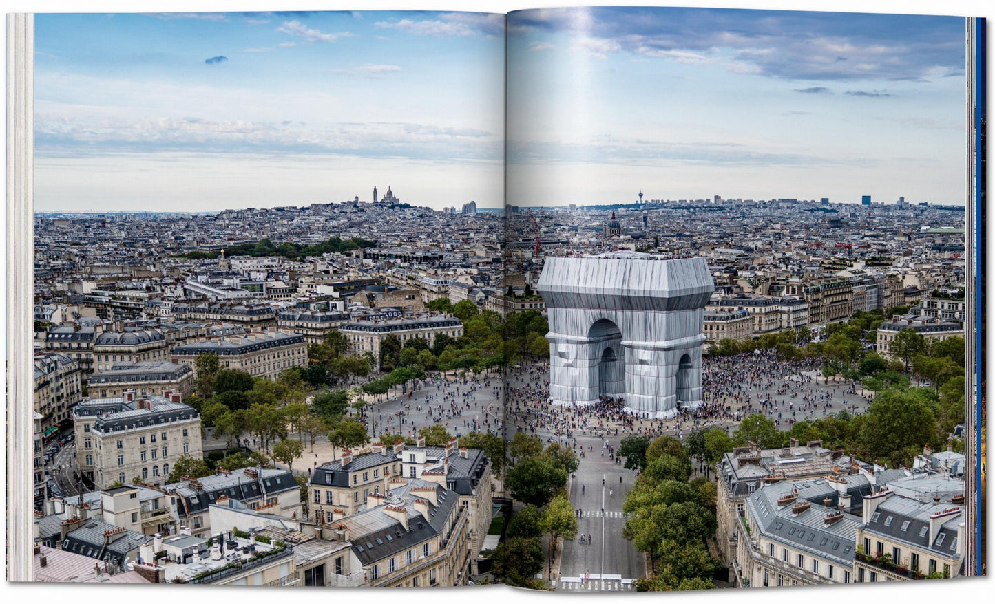 Christo and Jeanne-Claude. L’Arc de Triomphe, Wrapped (German, French, English)