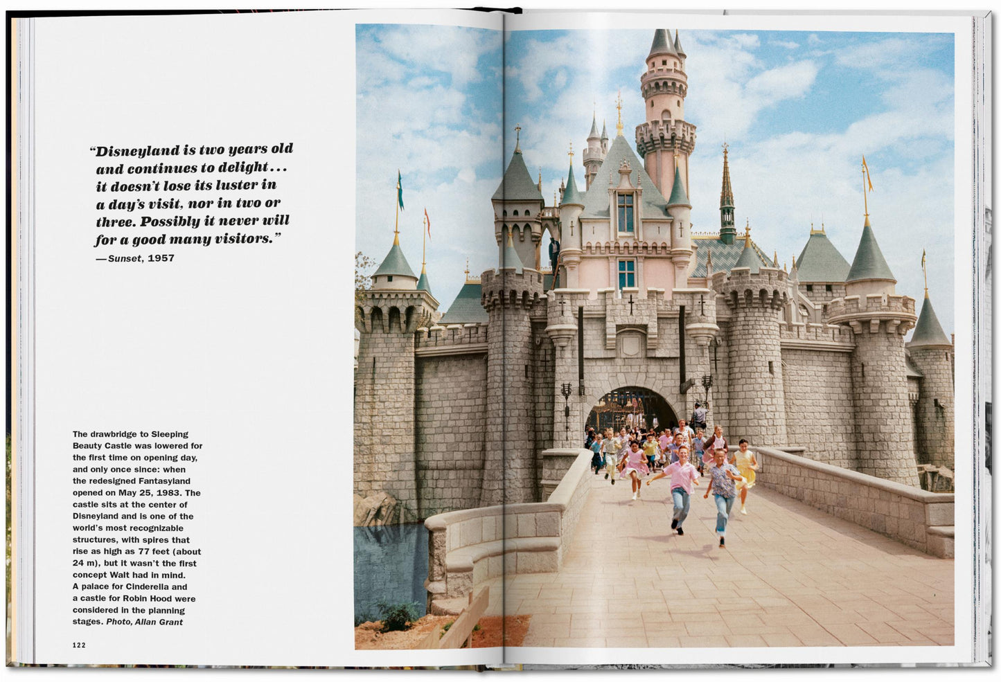 Walt Disney’s Disneyland (English)