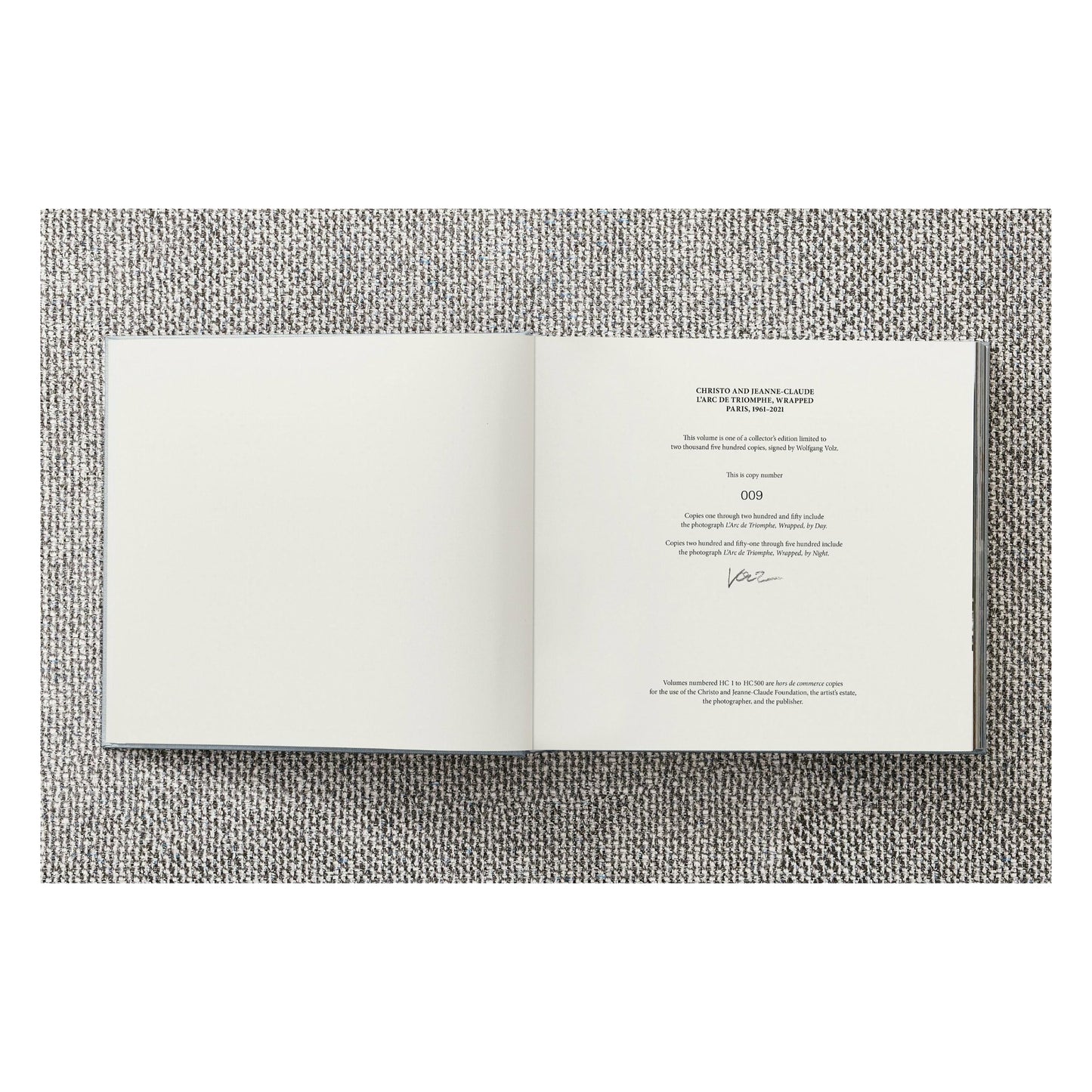 Christo and Jeanne-Claude. L'Arc de Triomphe, Wrapped, by Day. Art Edition No. 1-250 (German, French, English)