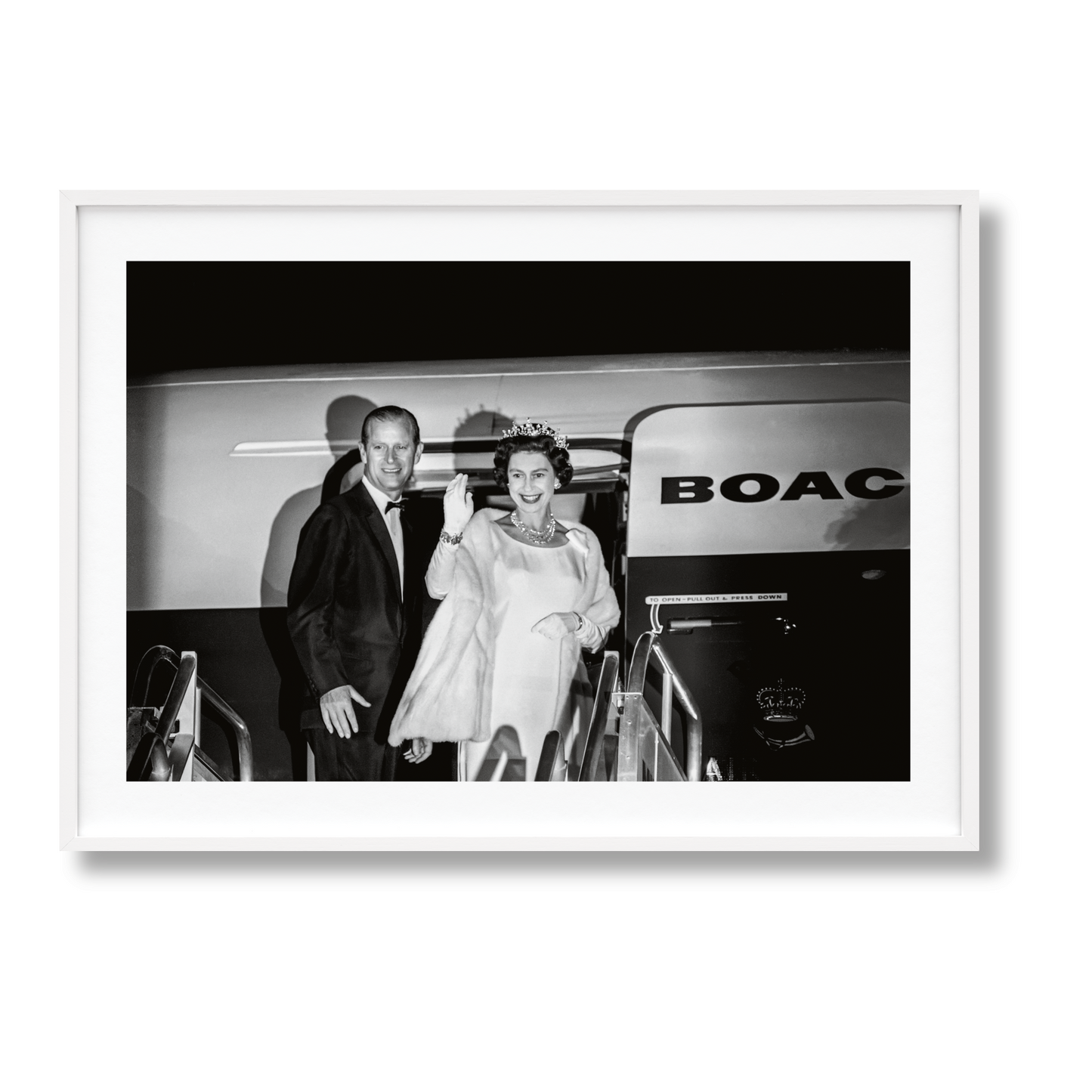 Her Majesty. Vivienne Westwood Edition No. 501–1,000. Harry Benson ‘Royal Departure’ (German, French, English)
